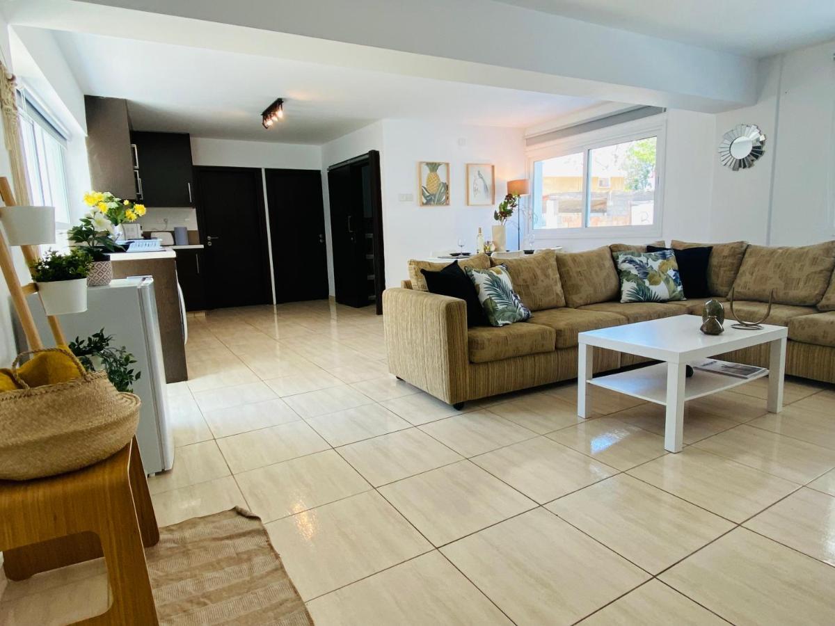 Serena'S 2-Br Apartment In ラルナカ エクステリア 写真