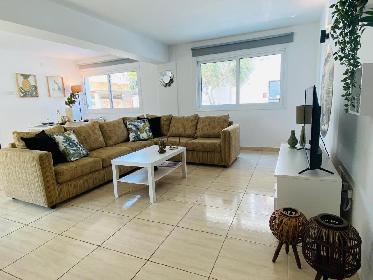 Serena'S 2-Br Apartment In ラルナカ エクステリア 写真